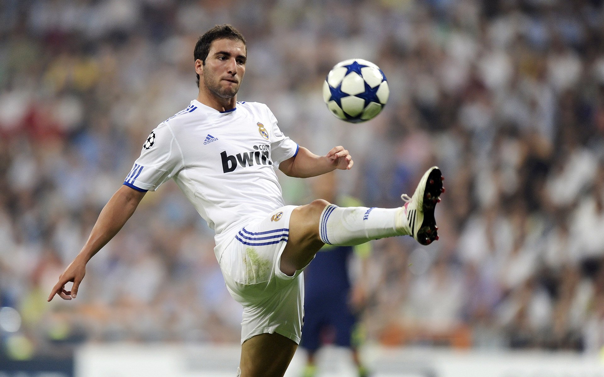 巴黎再签欧洲顶级中场，战力明显增强，巴黎公布欧冠大名单,梅西领衔新援在列